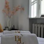 Bella Luna Luxury - Chic Old Town Warszawa