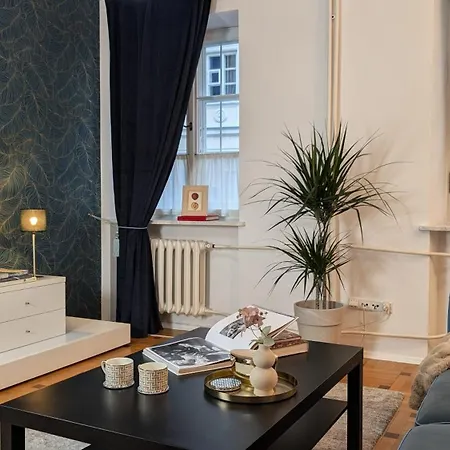 Bella Luna Luxury - Chic Old Town