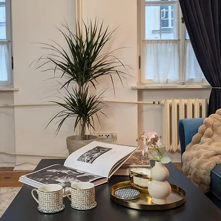 Bella Luna Luxury - Chic Old Town Warszawa